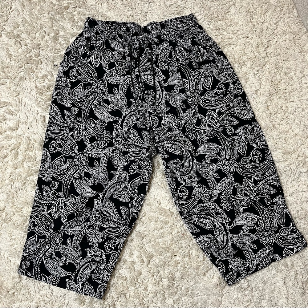 Gloria Vanderbilt casuals capris